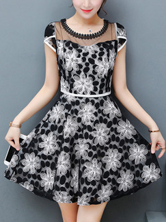 Black and White Fit & Flare Above Knee Plus Size Floral Dress for Casual Party