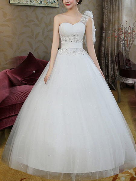 White Sweetheart One Shoulder Ball Gown Appliques Beading Embroidery Dress for Wedding