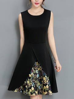 Black Slim Located Printing Knee Length Fit & Flare Plus Size Dress for Casual Party