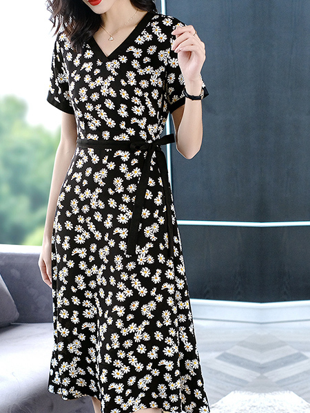 Black And White Fit & Flare V Neck Floral Plus Size Dress for Casual Party Evening Office