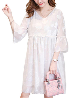 White Loose Plus Size V Neck Chiffon Linking Flare Sleeve Figured Dress for Casual Party