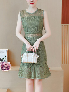 Green Slim Lace Cutout See-Through Round Neck Over-Hip Fishtail Knee Length Dress for Evening Party