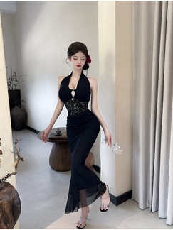 Beautiful Summer Three-Dimensional Jacquard Halter Neck Suspender Dress for Women in Black, Beautiful Girl, Slim and Fashionable Dress