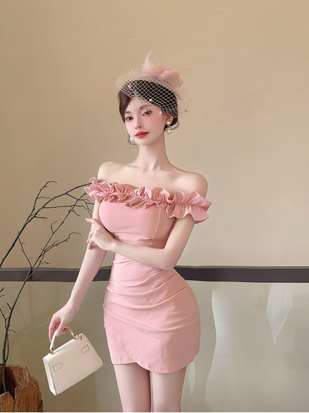 Real Shot of the New 2025 Summer Celebrity Temperament Sexy One-Shoulder Tube Top Flower High-End Pink Hip Skirt in Soft Pink