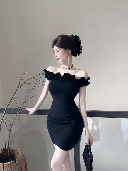 Real Shot of the New 2025 Summer Celebrity Temperament Sexy One-Shoulder Tube Top Flower High-End Black Hip Skirt