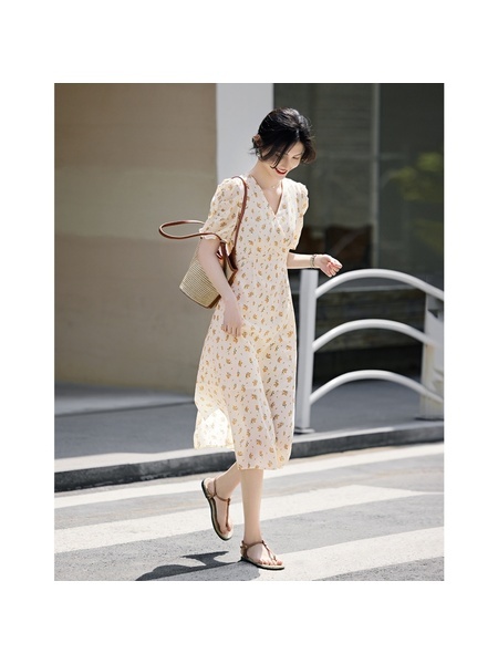 Spot Romantic and Elegant French Tea Dress in Cream with Floral Print, 2025 Summer New V-Neck Waist Floral Tea Dress