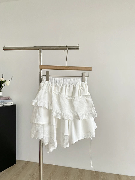 Summer New Irregular Sweet Splicing Lace Edge Hollow Cake Skirt Design Hot Girl Heavy Short Skirt Female in White