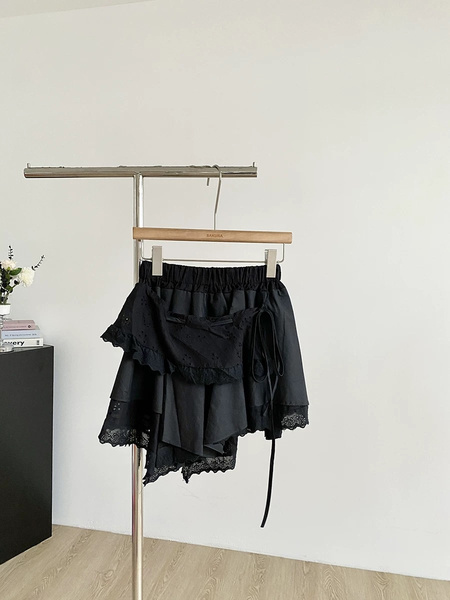 Summer New Irregular Sweet Splicing Lace Edge Hollow Cake Skirt Design Hot Girl Heavy Short Skirt Female in Black