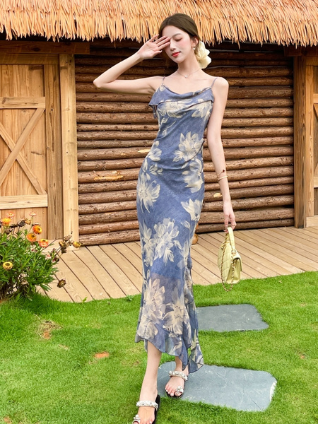 2025 Floral Haze Blue Retro Skirt Royal Sister Light Mature Style Slim Suspender Dress in Denim Blue